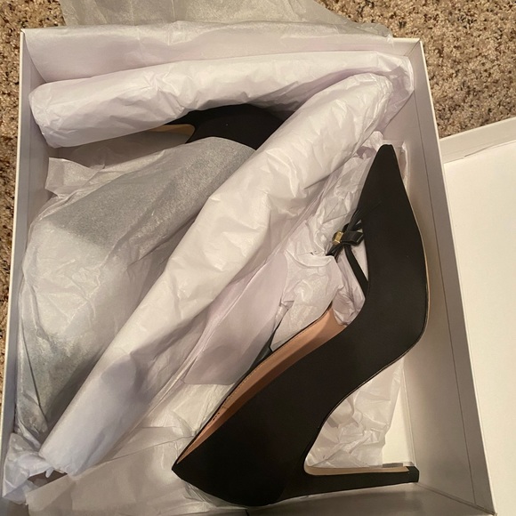 Schutz Gracia black satin pump with bow. NIB Sz.8 - Picture 3 of 7
